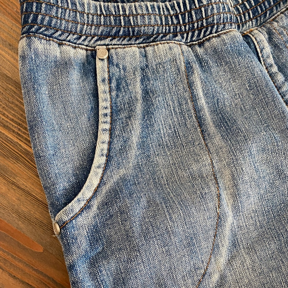 One Teaspoon Light Wash Denim Rolled Hem Jean Shorts - Picture 8 of 14